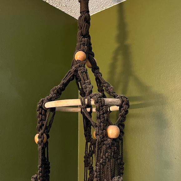 Vintage macrame plant hanger - Picture 2 of 5